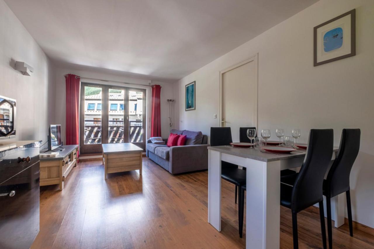 Appartement Modern With Balcony In The Center Of *