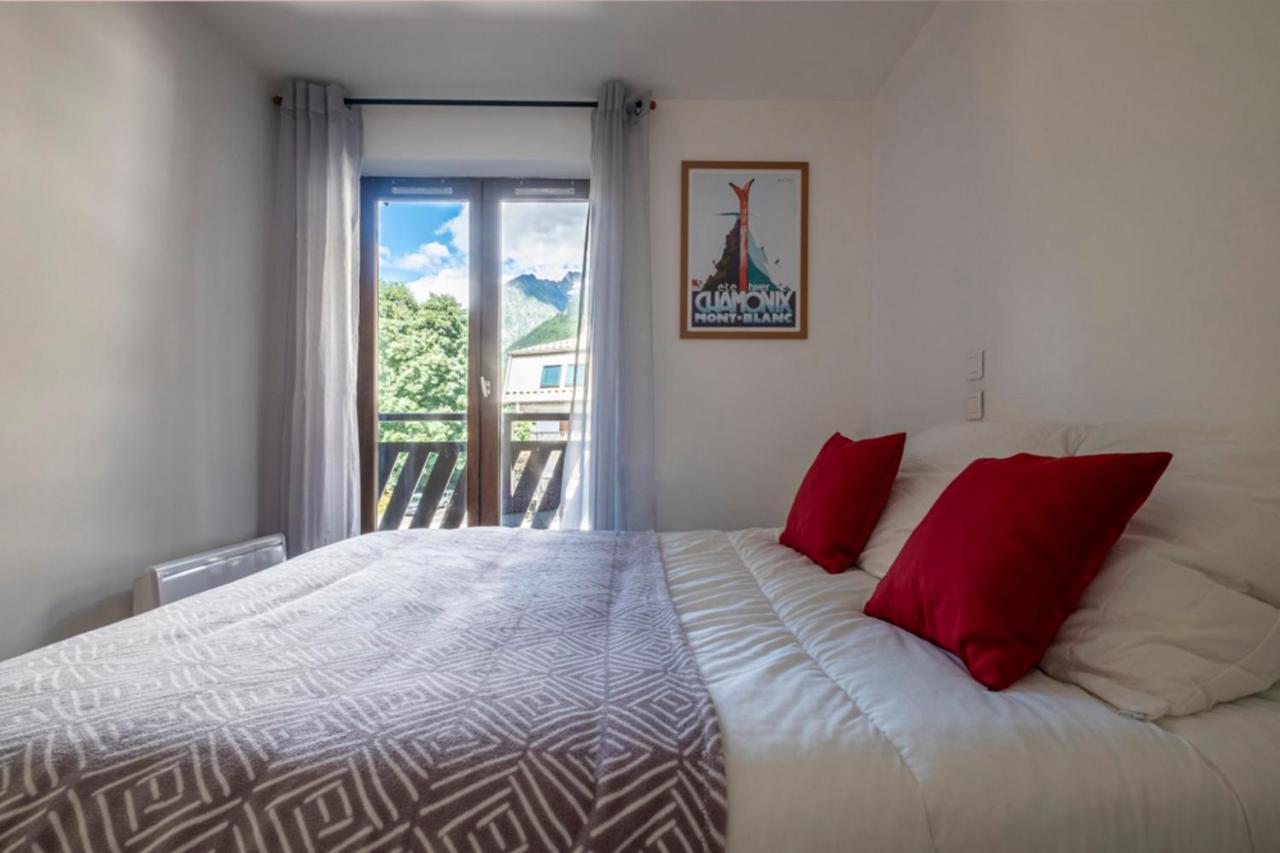 Modern With Balcony In The Center Of Appartement